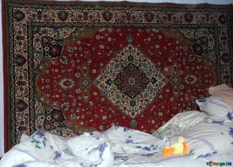 La alfombra en la cama №14019