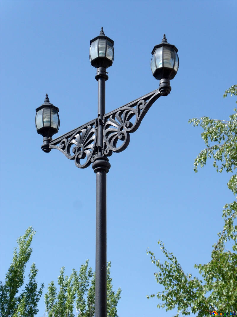 Lanterna antiga em três lâmpadas №14137