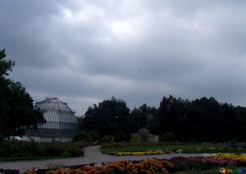 Cielo lluvioso en el jardín №14252