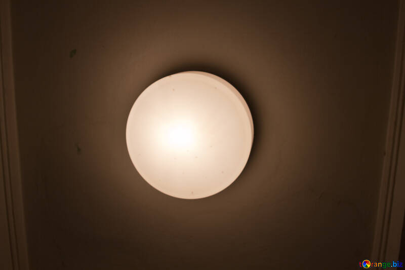 Кругла лампа на стелі №15943