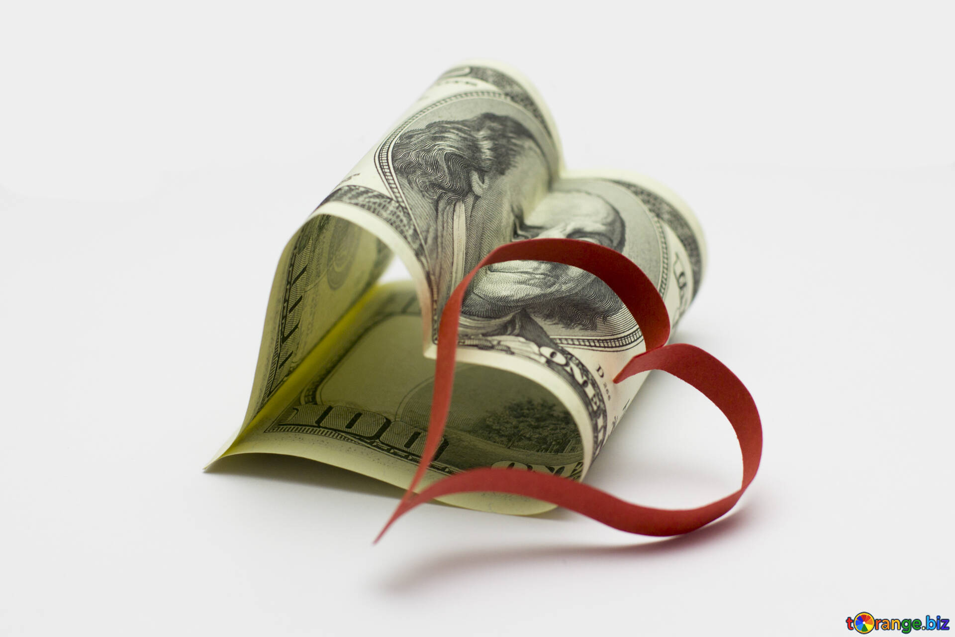 Сердце из денег. Деньги сердечко. Денежное сердце. Деньги в виде сердца. Денежная валентинка.