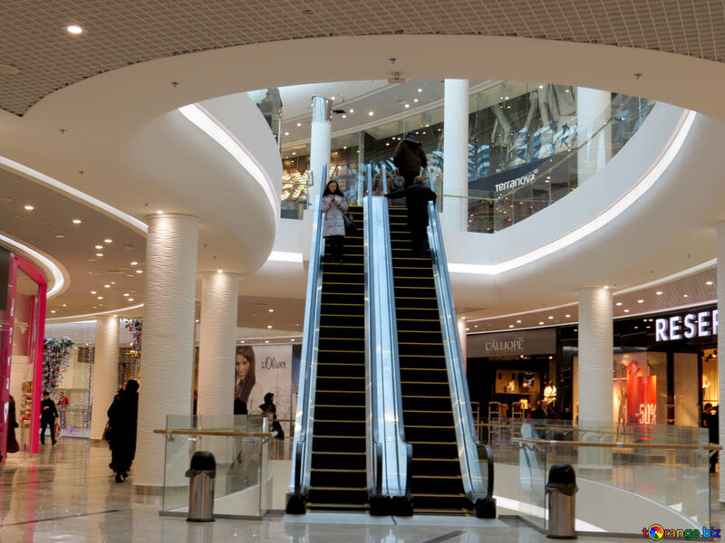Escalator in shopping center №16276