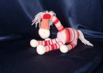 Cheval jouet tricoté №17219
