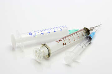 Old and new syringes №18995