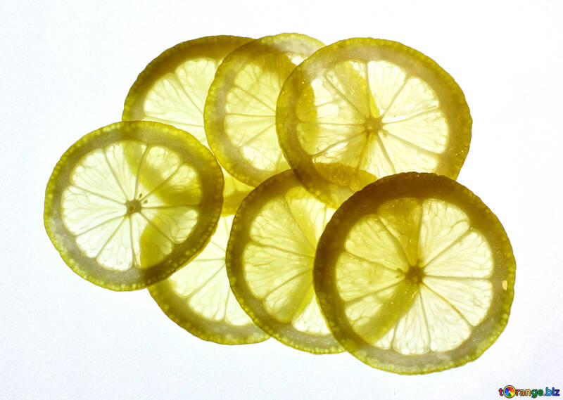 Zitrone in dünne Scheiben geschnitten №18331