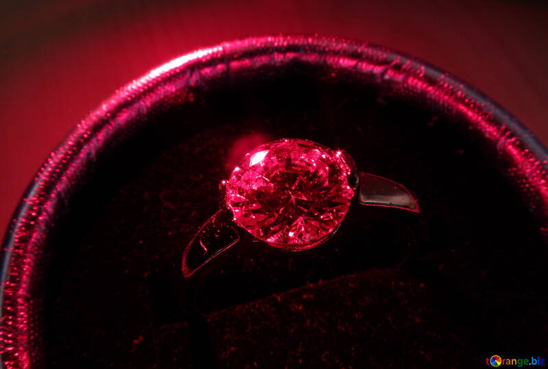 Ring with red stone №18291