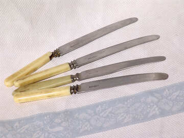 , quattro cucchiai coltello posate  №2803