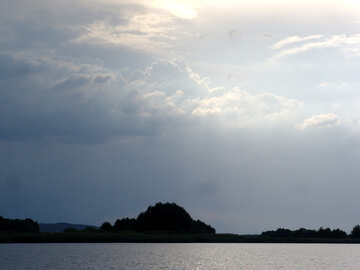  los rayos del sol, el transporte de nubes sobre el lago nubes  №2002