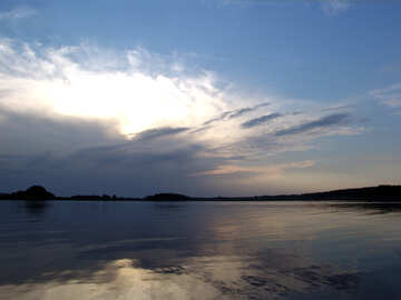 Pôr do sol sobre o lago №2012
