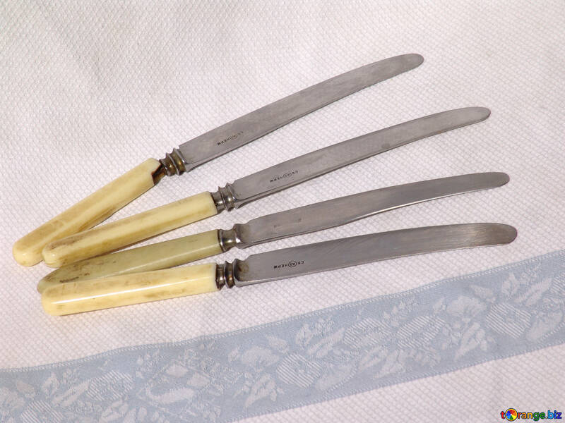 Quatro colheres de sopa de uma faca №2803