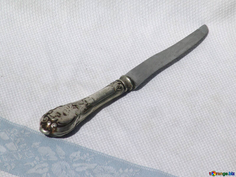 El cuchillo viejo de mesa №2806