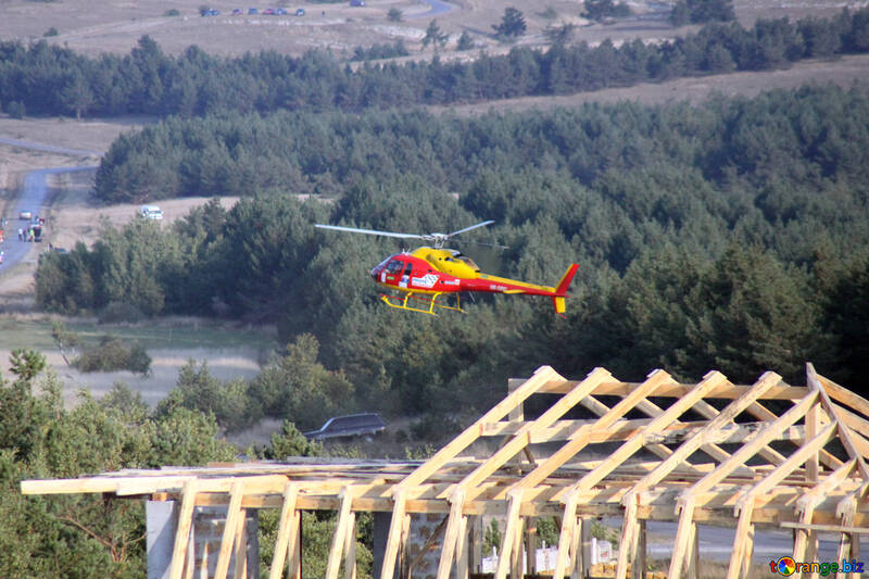 Вертоліт червоний з Ялта ралі №2622