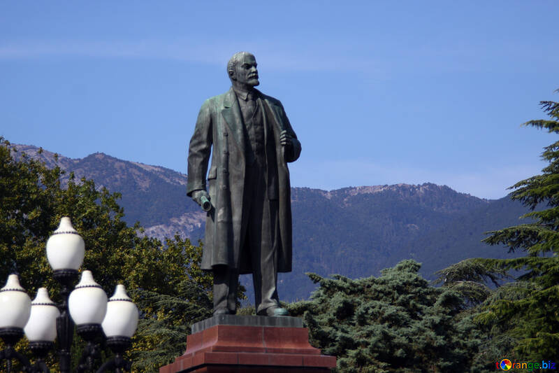 Lenin monument in Yalta №2216