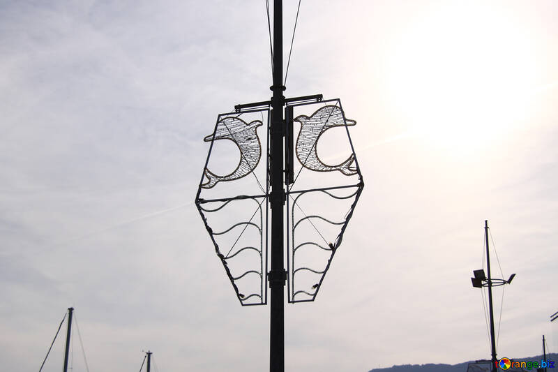  Lampe auf einer Stange in Form eines Delphins  №2656