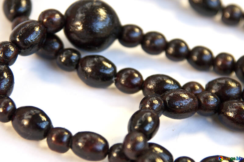 Perlen aus schwarzem Holz. №2094