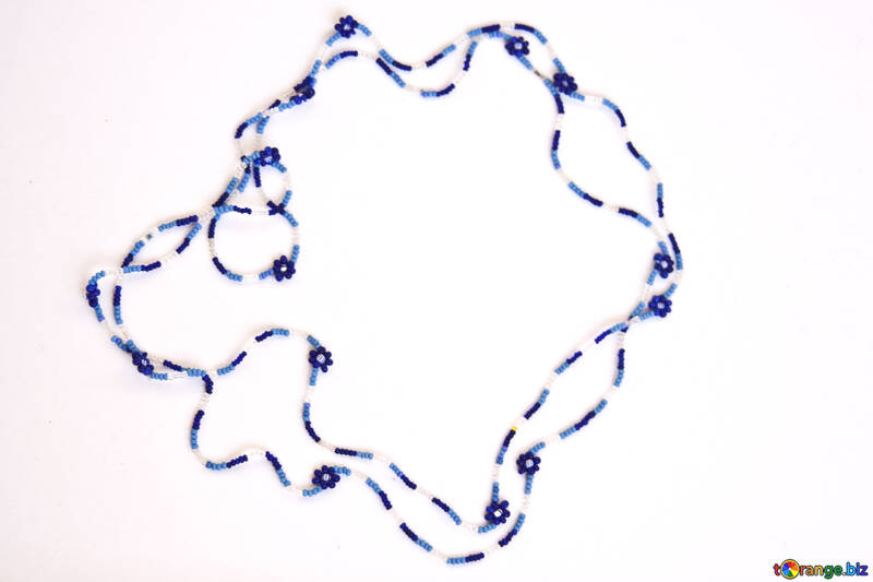 Fil à perles bleues avec un motif. №2080