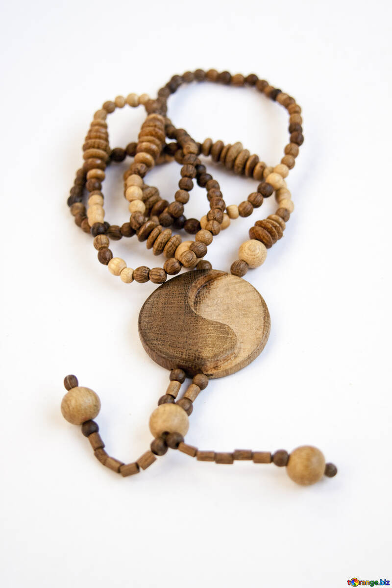 Los collares de madera - son precisos con medalnom in-yan №2060