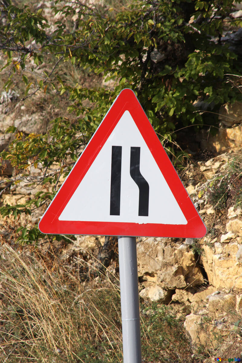 The restriction on the right road №2293