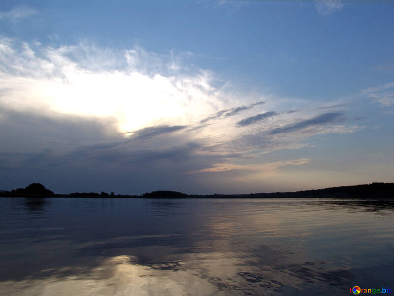  Puesta de sol sobre el agua del lago  №2012