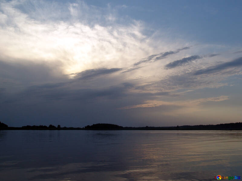  Puesta de sol en el agua del lago  №2011