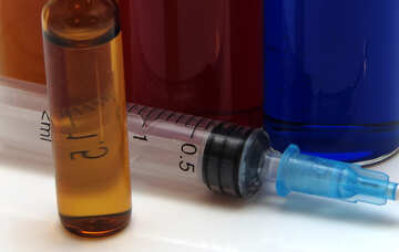 Frascos coloridos com medicamentos №20112