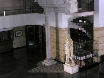 La estatua en el interior №20753