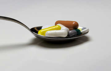 Pills in a spoon №20201