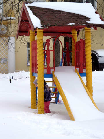 Crianças brincando no inverno №21529