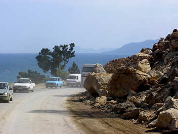 Deslizamento de terra bloqueou estrada nas montanhas №21156