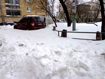 Сніг зайняв місце для стоянки авто №21609