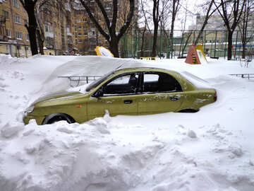 雪の中で車 №21601