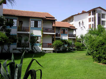 Hotel con pequeñas casas varias salas №21669