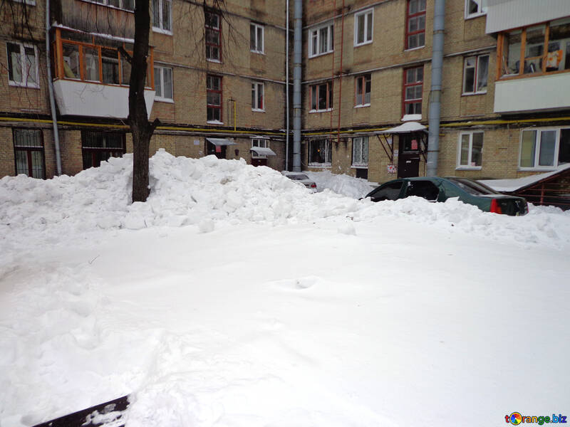 Snowy city yard №21523
