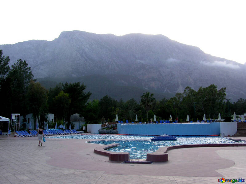 Vista piscina e montanha №21121