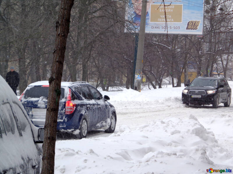 Circulation des voitures dans la neige №21581