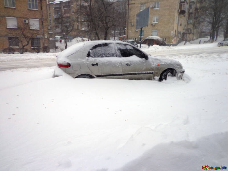 Car abandoned because of snowfall №21551