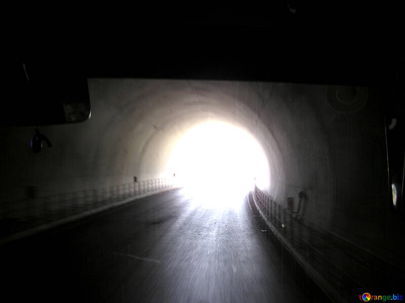 La strada attraverso il tunnel №21717