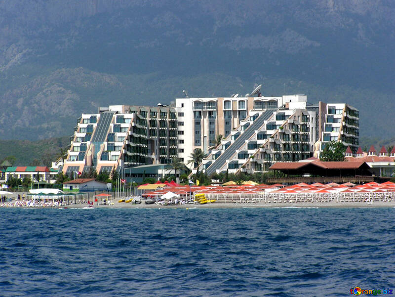 Grand hôtel sur la plage №21945