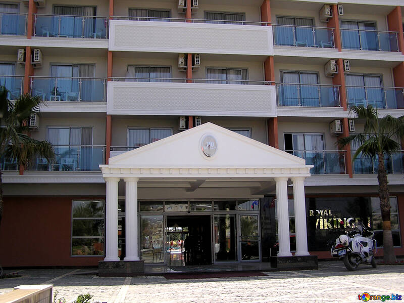 La entrada principal del hotel №21714
