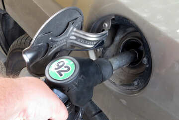 Заправка автомобіля паливом №22143