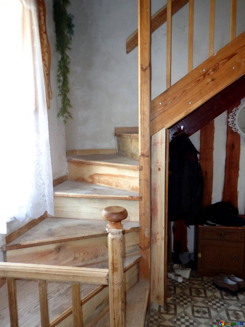 A wooden staircase №22862
