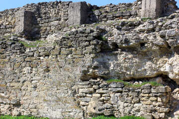 Le rovine del muro fortezza №23809