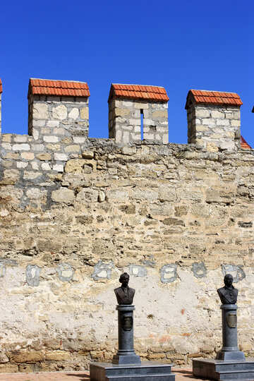 Monumenti sotto le mura della fortezza №23735