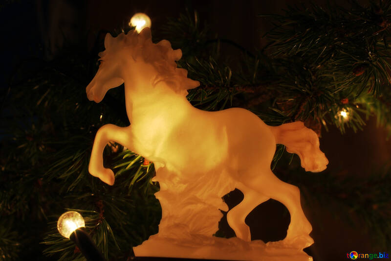 Cavallo sotto l`albero di Natale №24544