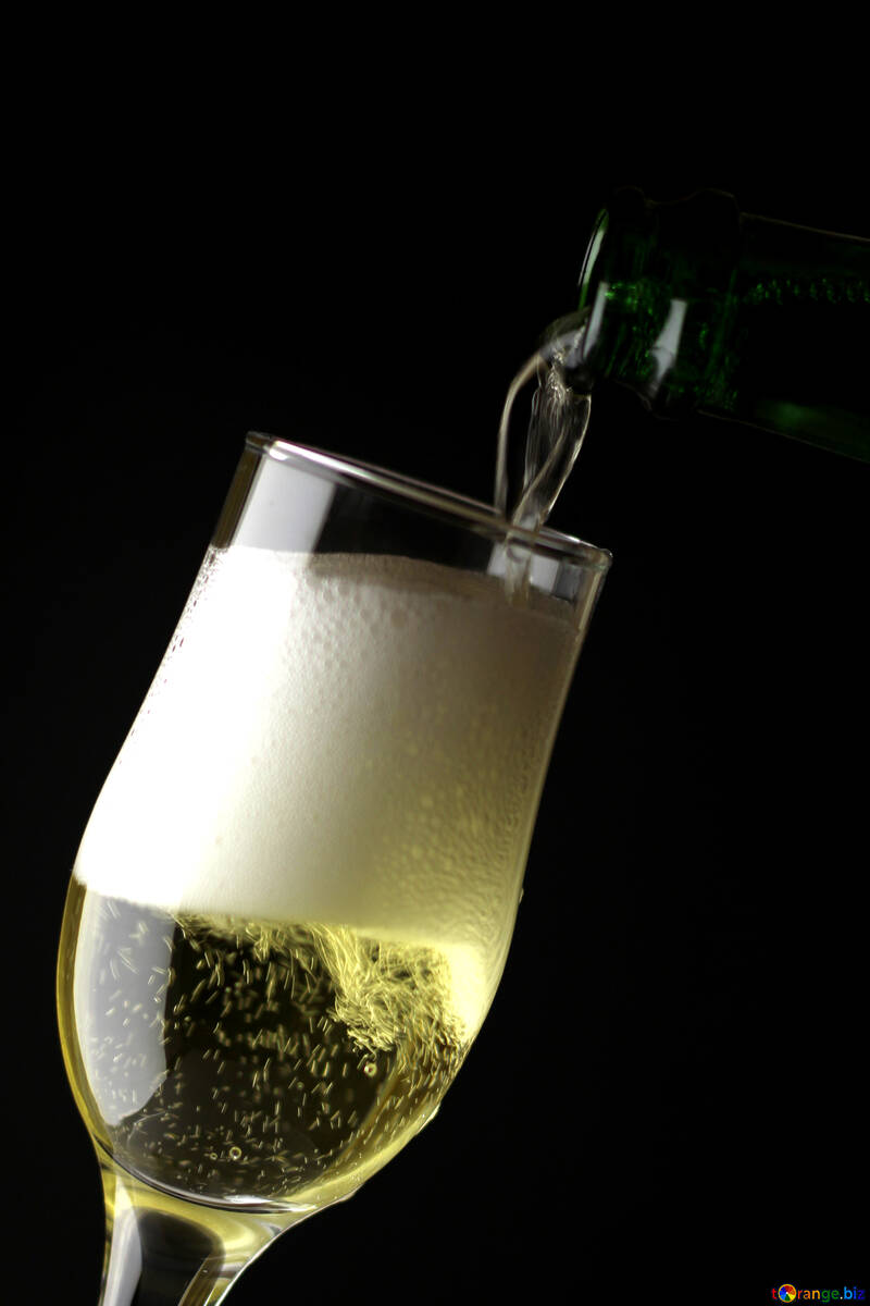Champagne in glass №25769