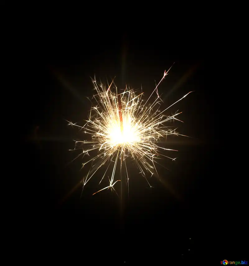 chispas y luz de bengalas en la oscuridad en la palma de una persona. magia  navideña, nochevieja, fondo festivo. espacio para texto 9966155 Foto de  stock en Vecteezy