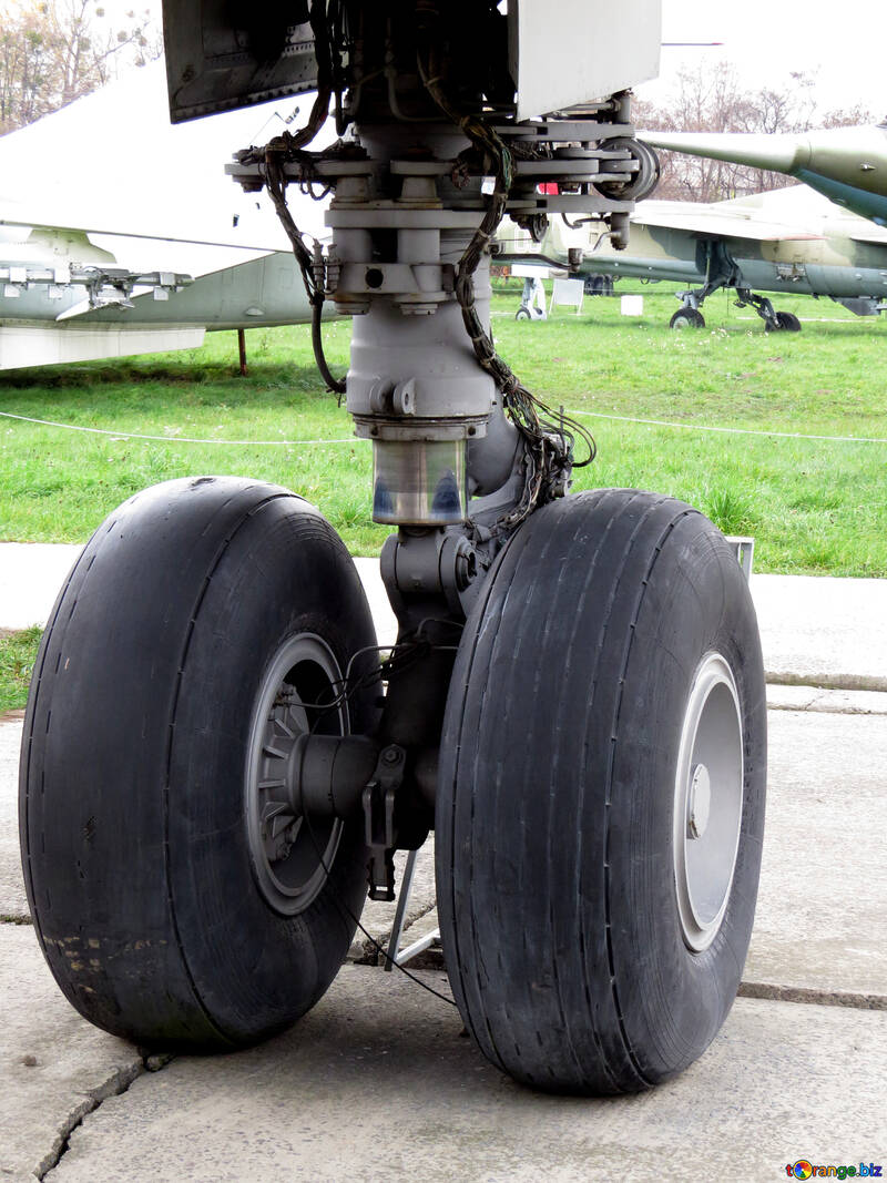 Old aircraft wheels №26380