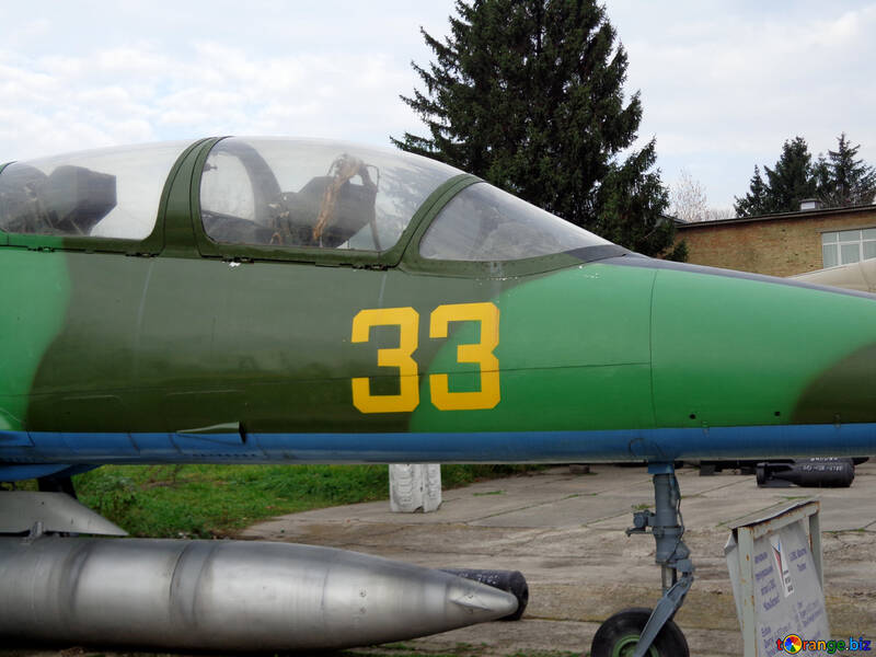 Avião de guerra de treinamento №26527