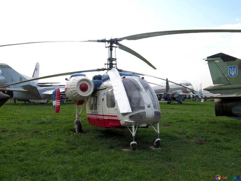ヘリコプターの KA 26 №26123