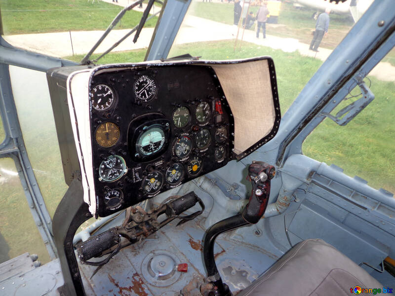 Nella cabina di pilotaggio dell`elicottero №26521